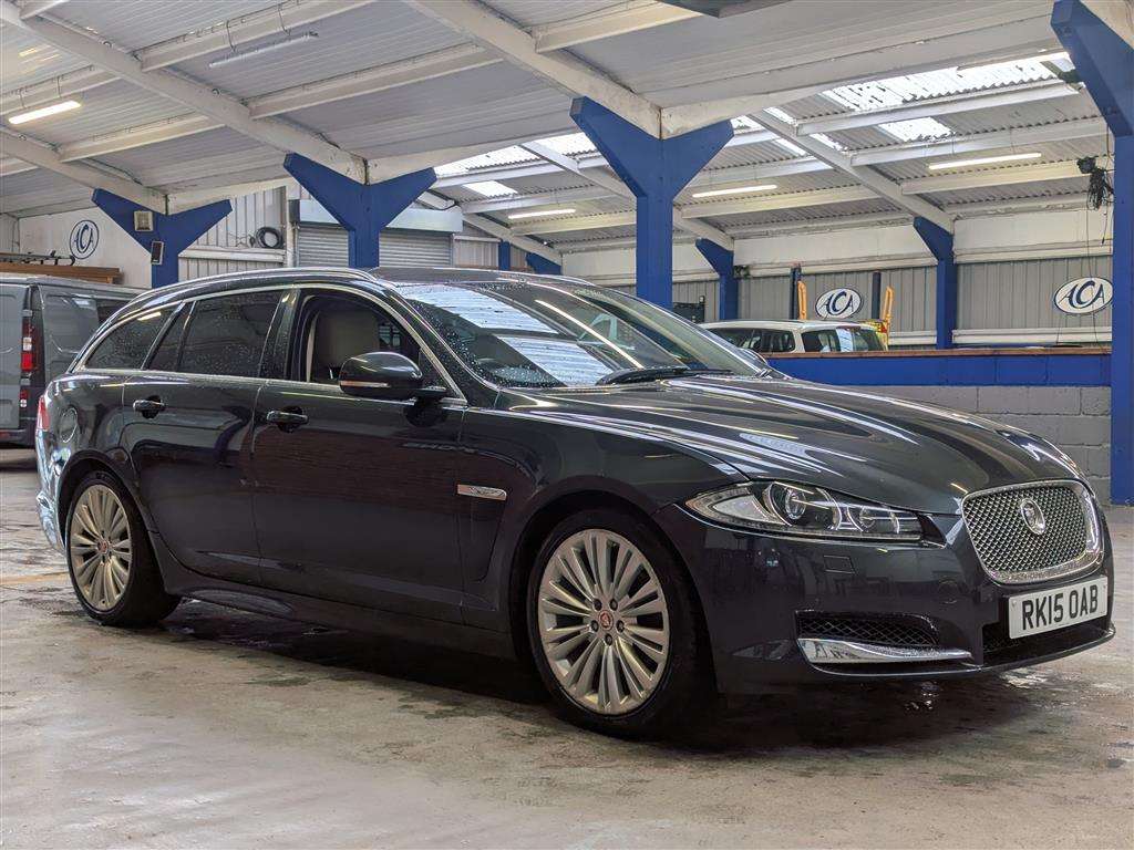 <p>2015 JAGUAR XF PORTFOLIO SPORTBRAKE D</p>