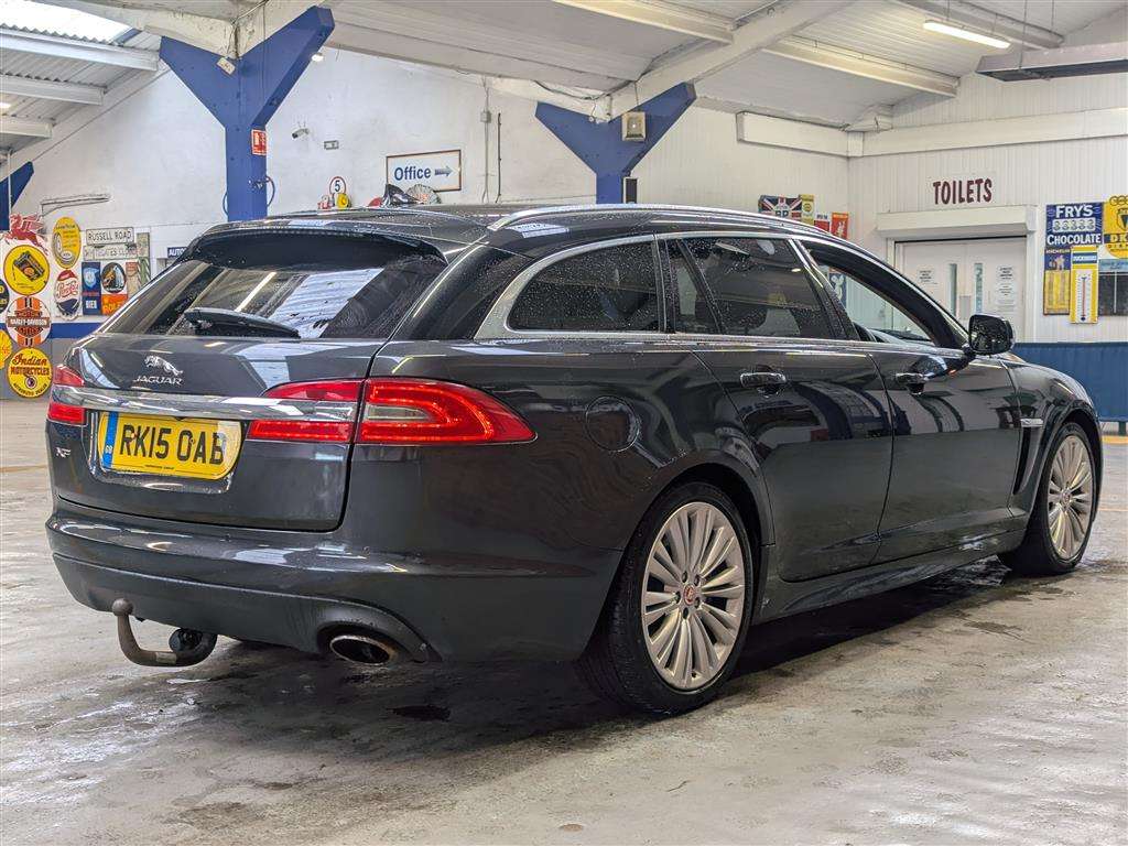<p>2015 JAGUAR XF PORTFOLIO SPORTBRAKE D</p>