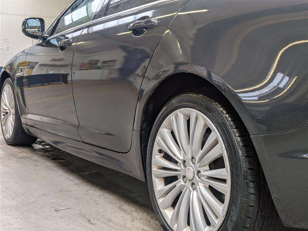 <p>2015 JAGUAR XF PORTFOLIO SPORTBRAKE D</p>