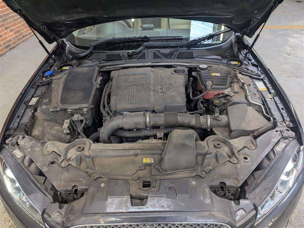 <p>2015 JAGUAR XF PORTFOLIO SPORTBRAKE D</p>