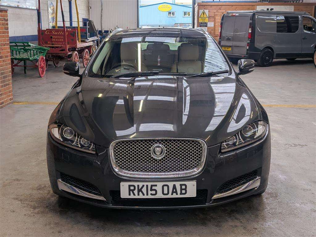 <p>2015 JAGUAR XF PORTFOLIO SPORTBRAKE D</p>