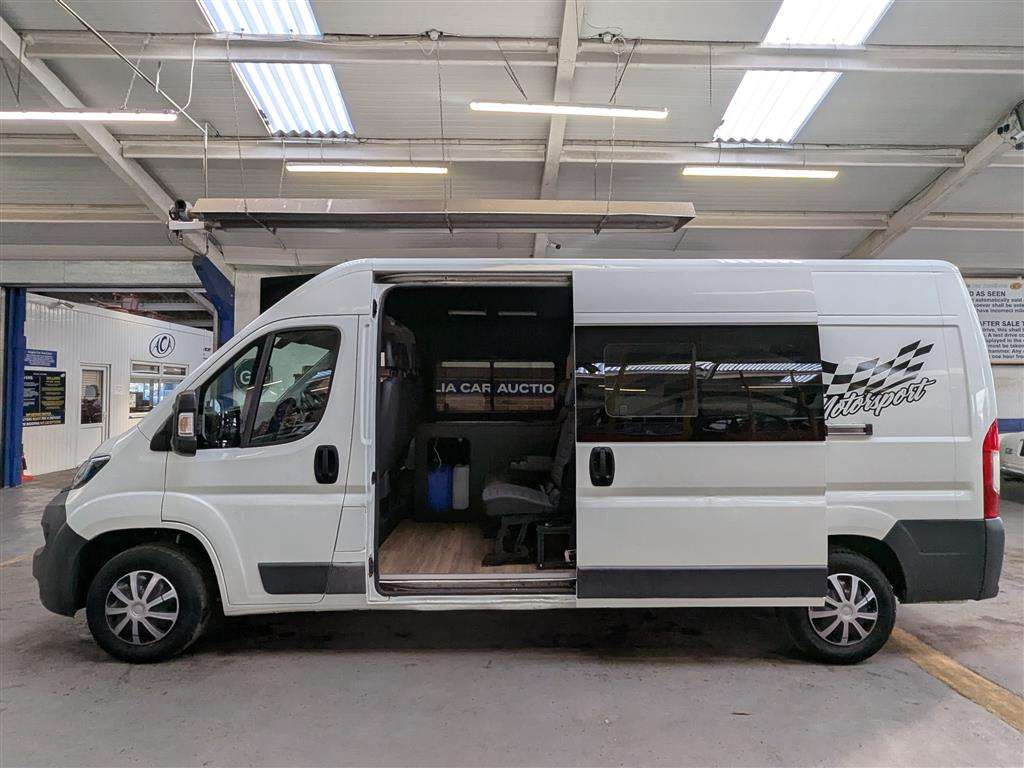 <p>2017 PEUGEOT BOXER 335 PRO L3H2 BLUE H RACE VAN</p>