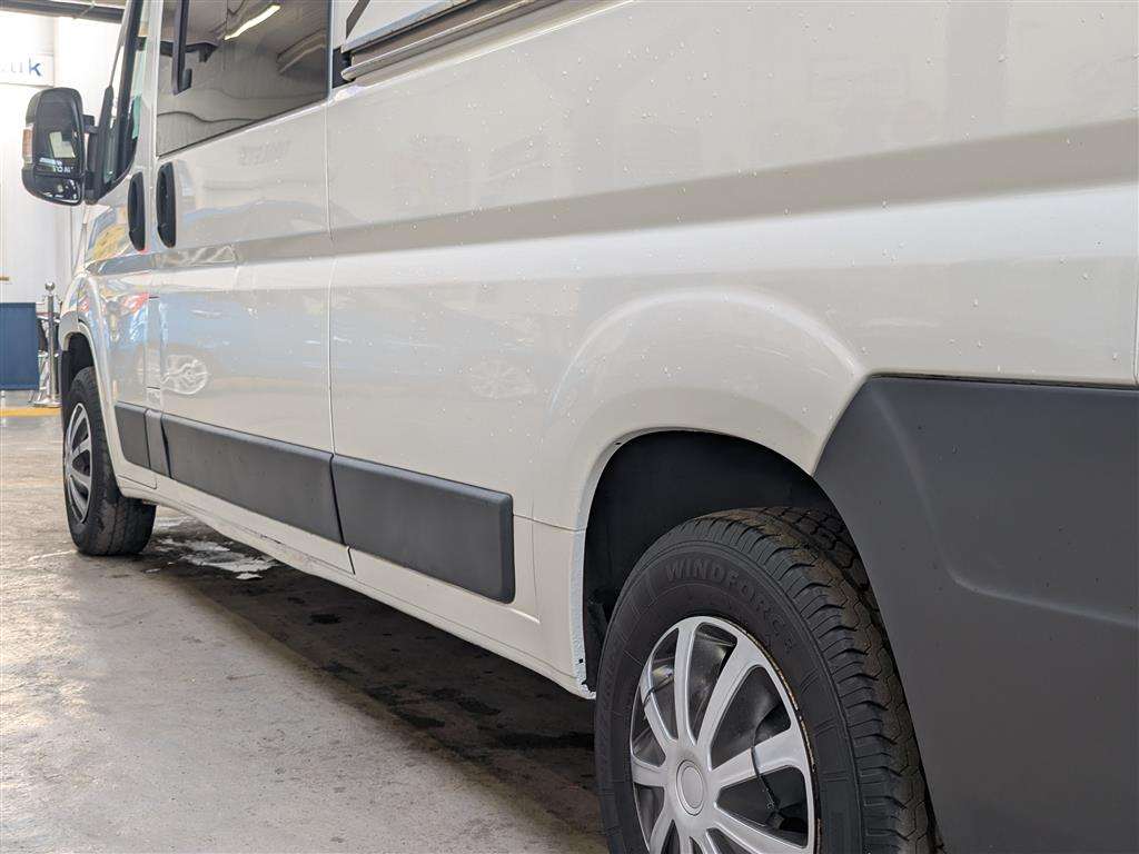 <p>2017 PEUGEOT BOXER 335 PRO L3H2 BLUE H RACE VAN</p>