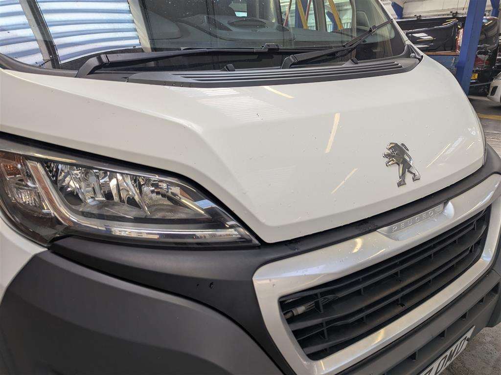 <p>2017 PEUGEOT BOXER 335 PRO L3H2 BLUE H RACE VAN</p>