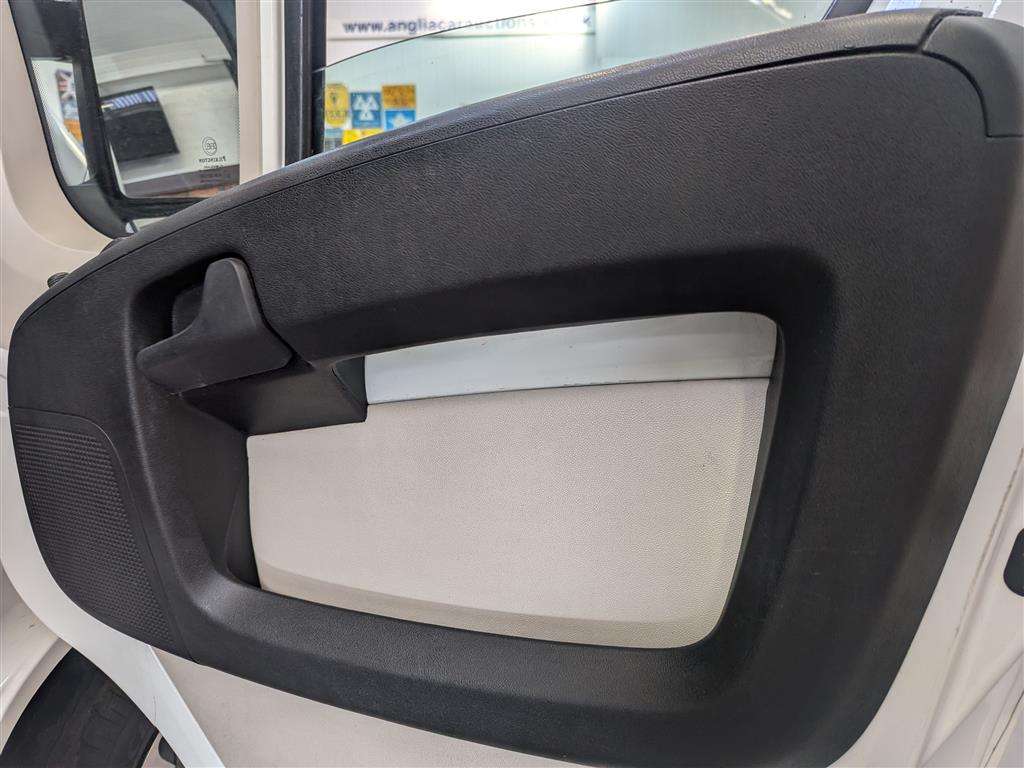 <p>2017 PEUGEOT BOXER 335 PRO L3H2 BLUE H RACE VAN</p>