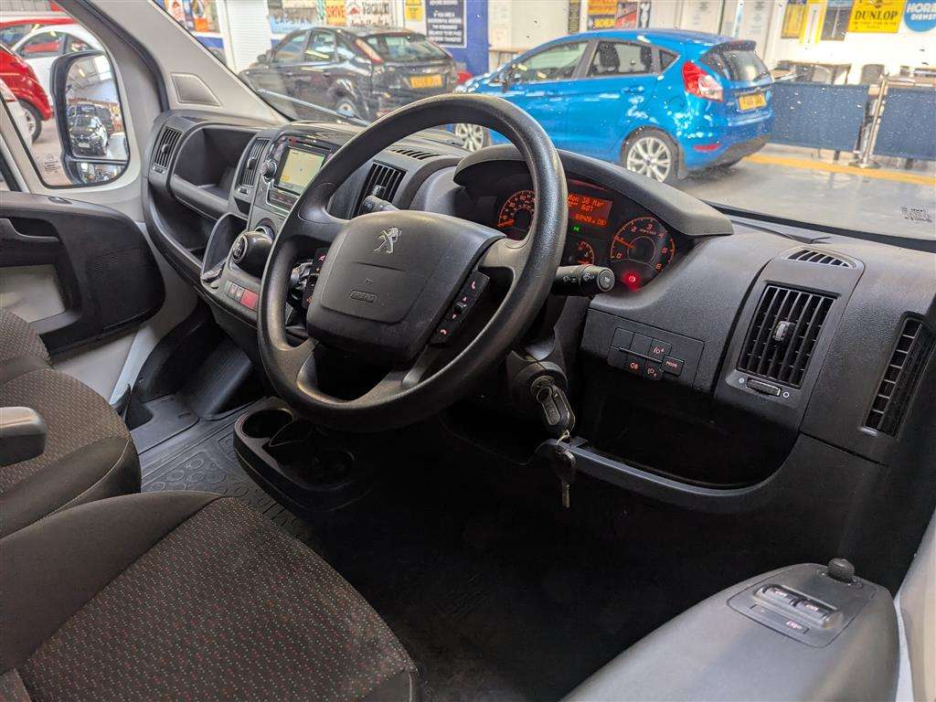 <p>2017 PEUGEOT BOXER 335 PRO L3H2 BLUE H RACE VAN</p>