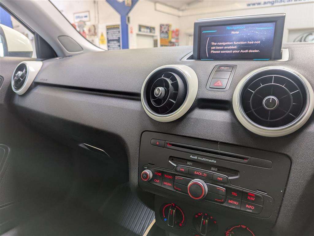 <p>2012 AUDI A1 COMPETITION LINE TDI</p>