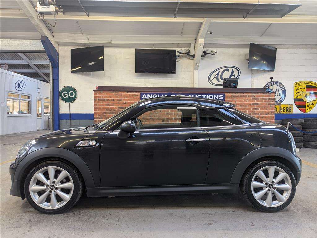 <p>2015 MINI COOPER SD</p>