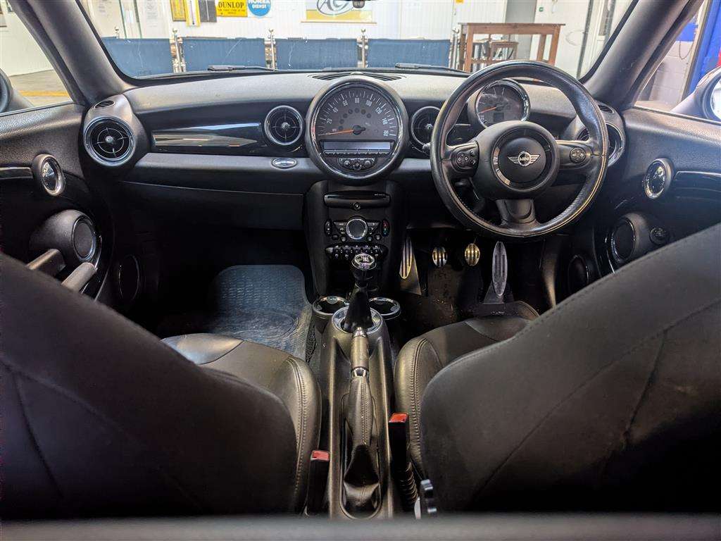 <p>2015 MINI COOPER SD</p>