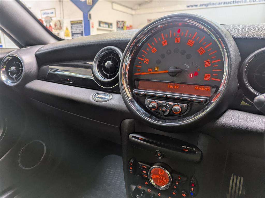 <p>2015 MINI COOPER SD</p>