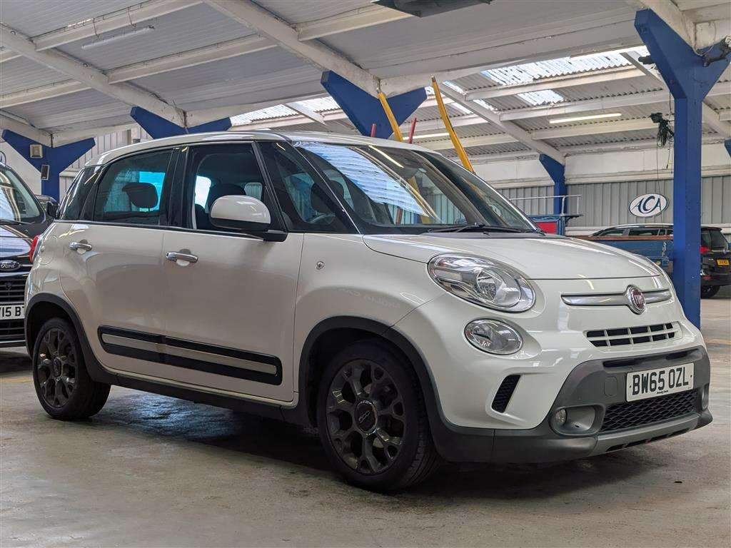 <p>2016 FIAT 500L TREKKING MULTIJET S-</p>