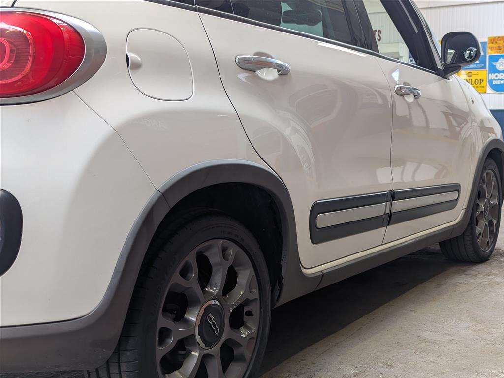 <p>2016 FIAT 500L TREKKING MULTIJET S-</p>