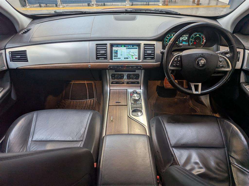 <p>2014 JAGUAR XF LUXURY V6 D AUTO</p>