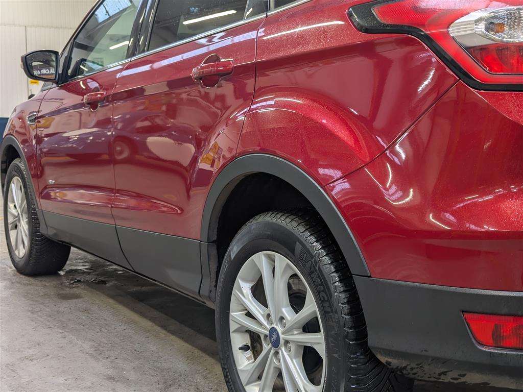 <p>2017 FORD KUGA TITANIUM TDCI 4X4 AU</p>