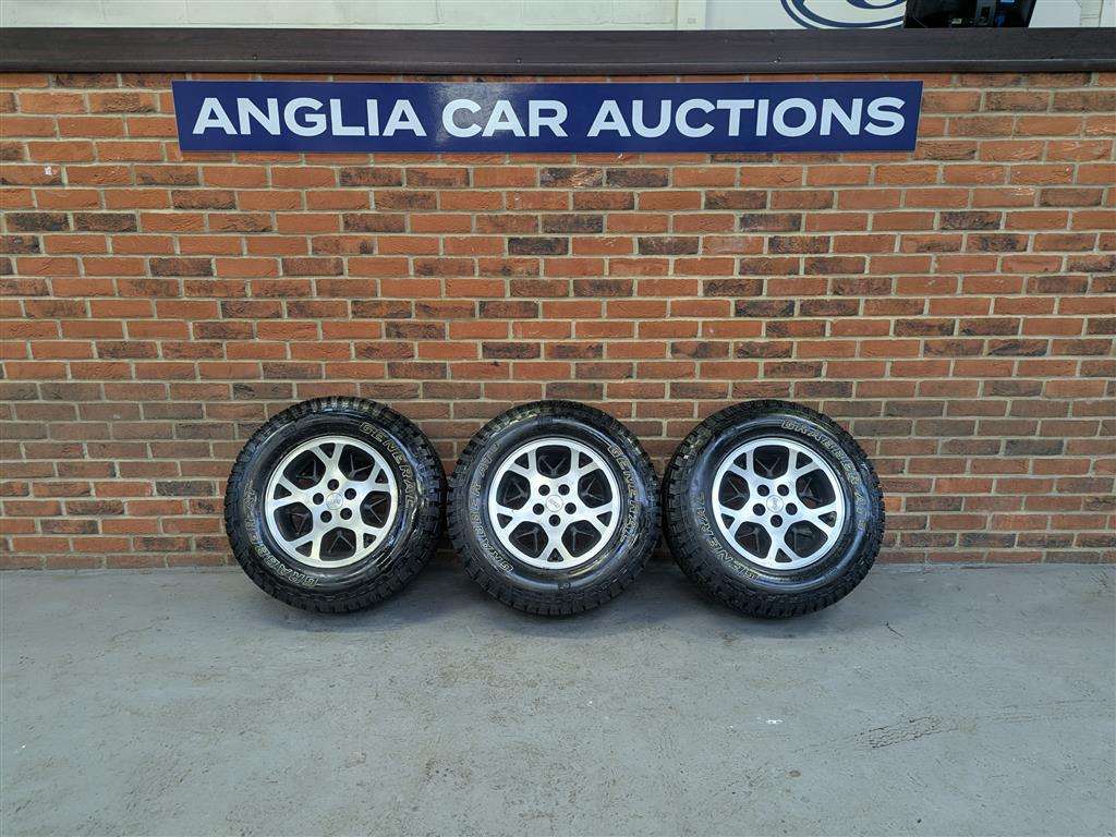 <p>3 JEEP CHEROKEE ALLOYS</p>