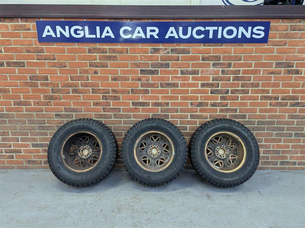 <p>3 JEEP CHEROKEE ALLOYS</p>