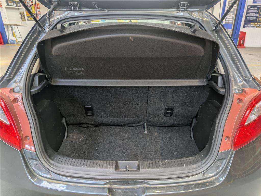 <p>2014 MAZDA 2 TS2</p>