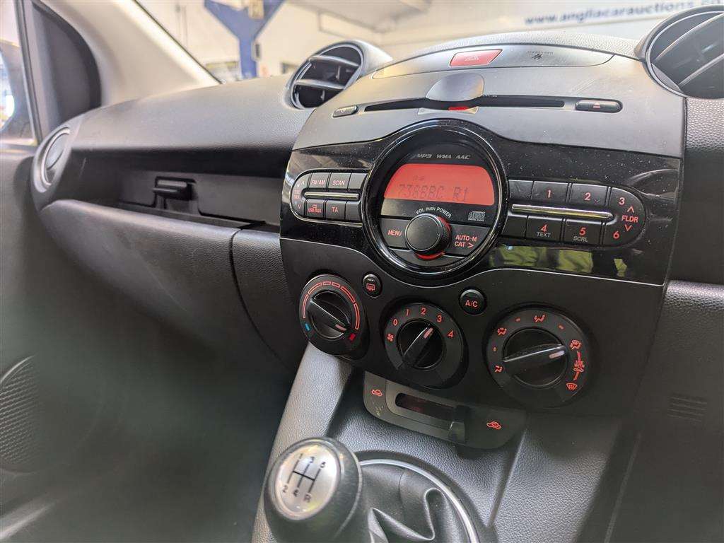 <p>2014 MAZDA 2 TS2</p>