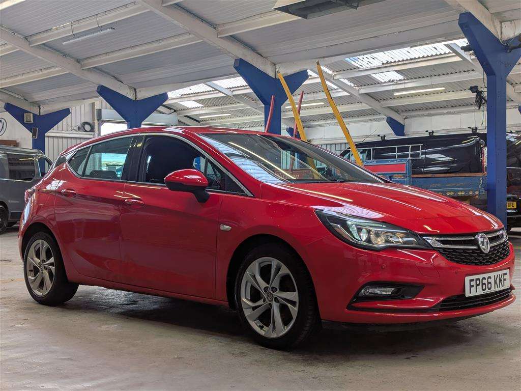 <p>2016 VAUXHALL ASTRA SRI NAV CDTI S/S</p>