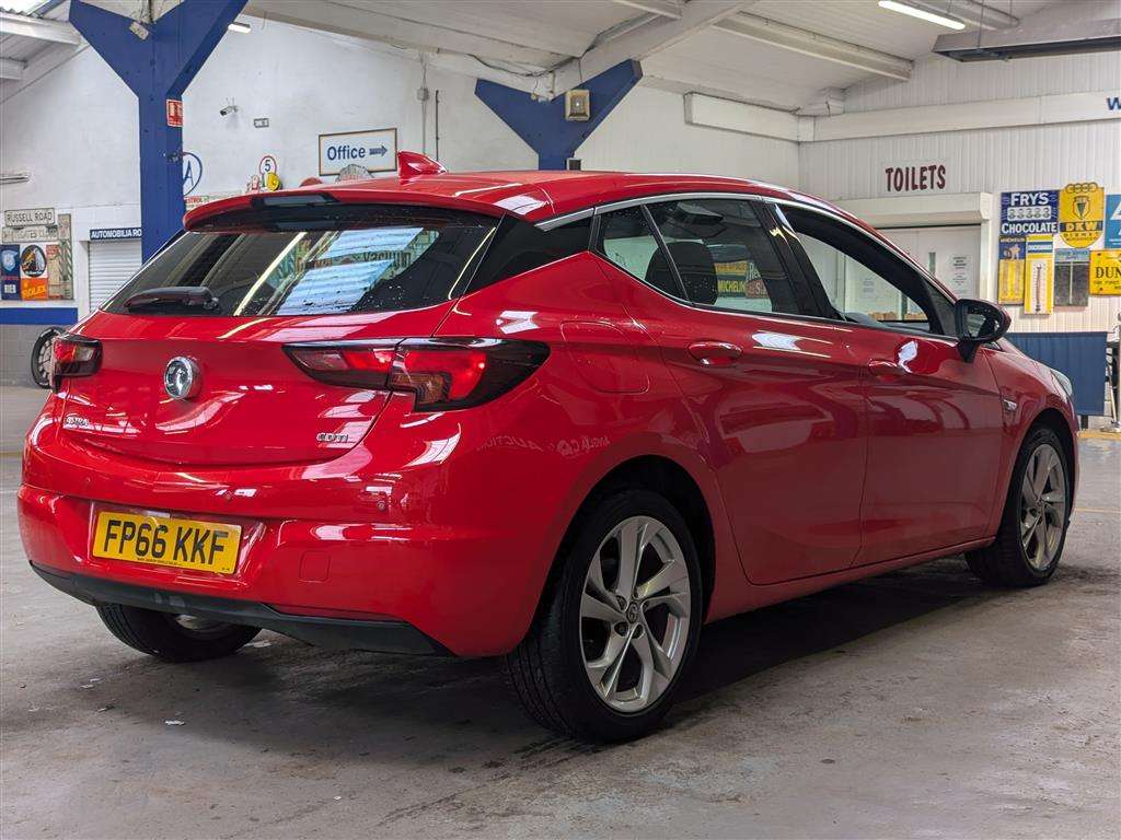 <p>2016 VAUXHALL ASTRA SRI NAV CDTI S/S</p>