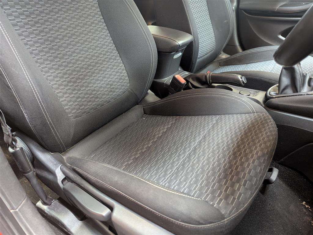 <p>2016 VAUXHALL ASTRA SRI NAV CDTI S/S</p>