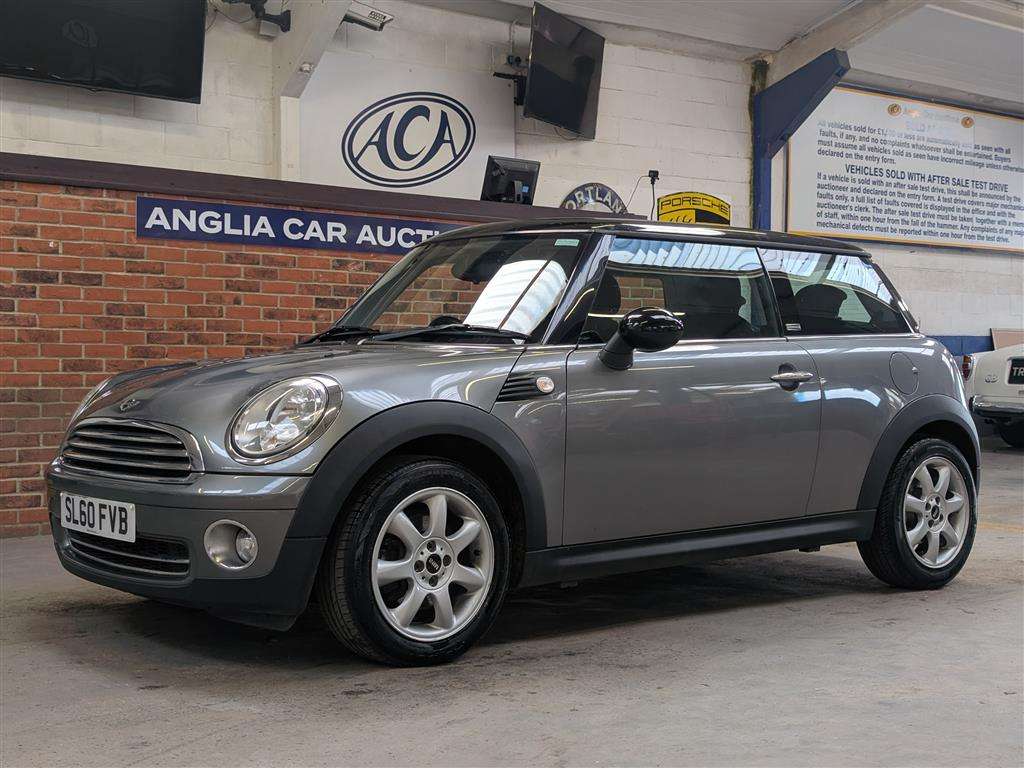 <p>2010 MINI COOPER GRAPHITE</p>