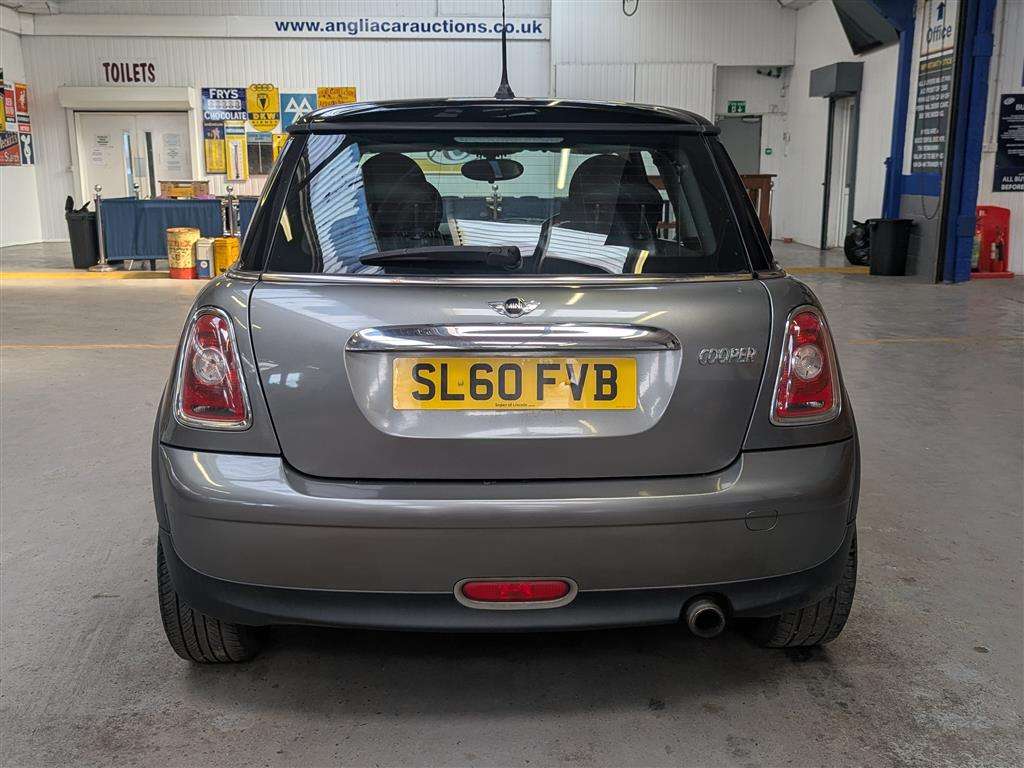 <p>2010 MINI COOPER GRAPHITE</p>