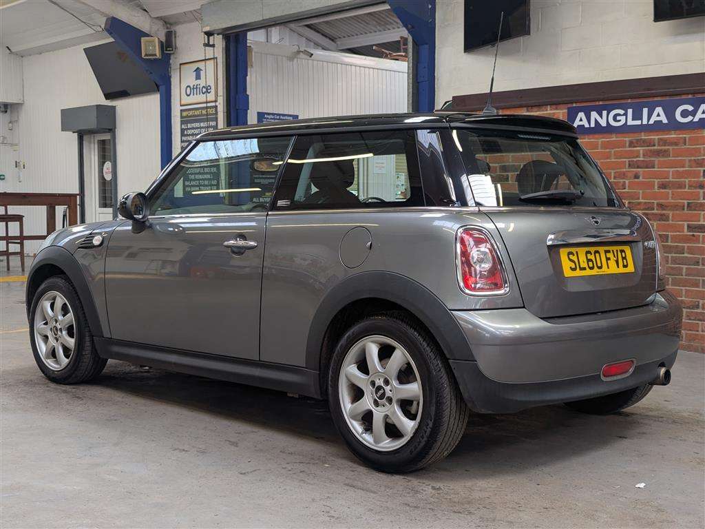 <p>2010 MINI COOPER GRAPHITE</p>