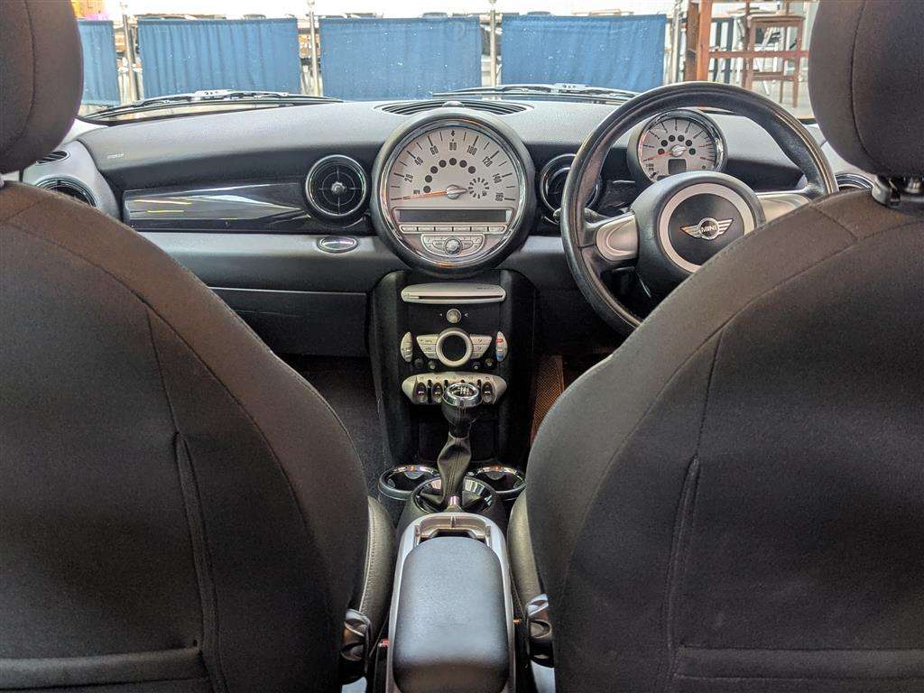 <p>2010 MINI COOPER GRAPHITE</p>