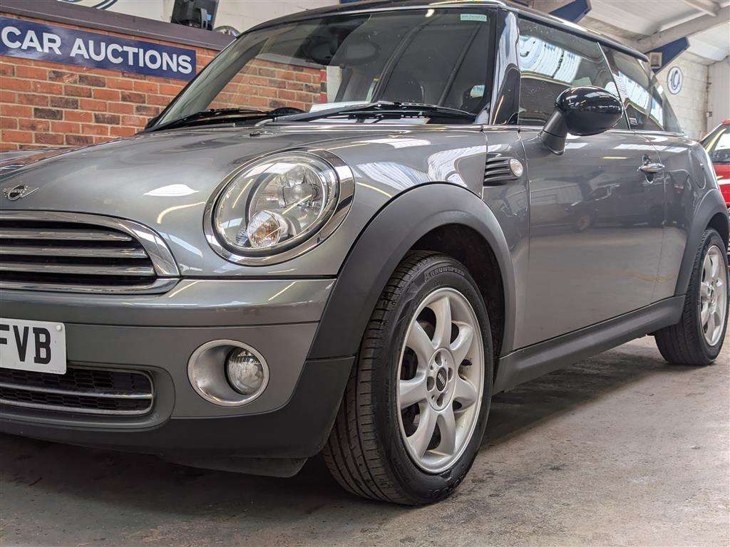 <p>2010 MINI COOPER GRAPHITE</p>