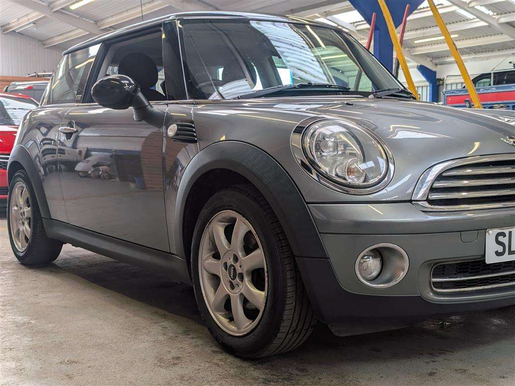 <p>2010 MINI COOPER GRAPHITE</p>