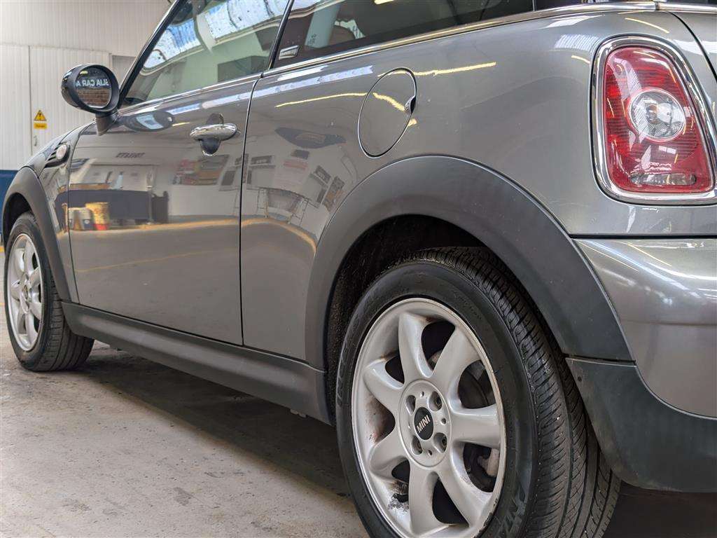 <p>2010 MINI COOPER GRAPHITE</p>