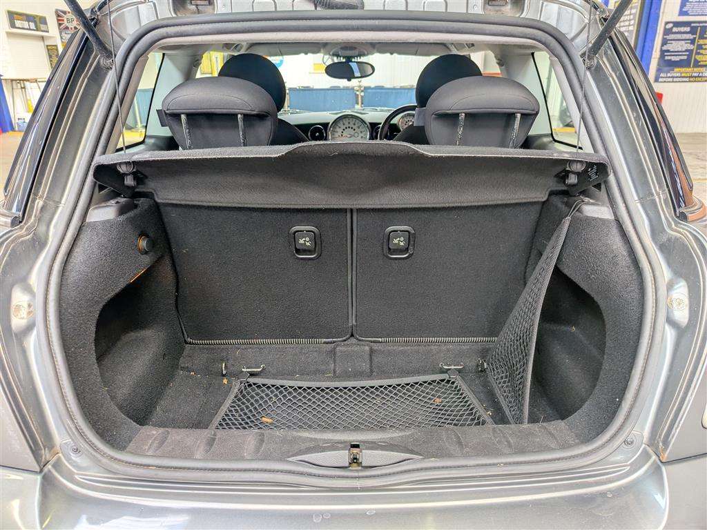 <p>2010 MINI COOPER GRAPHITE</p>