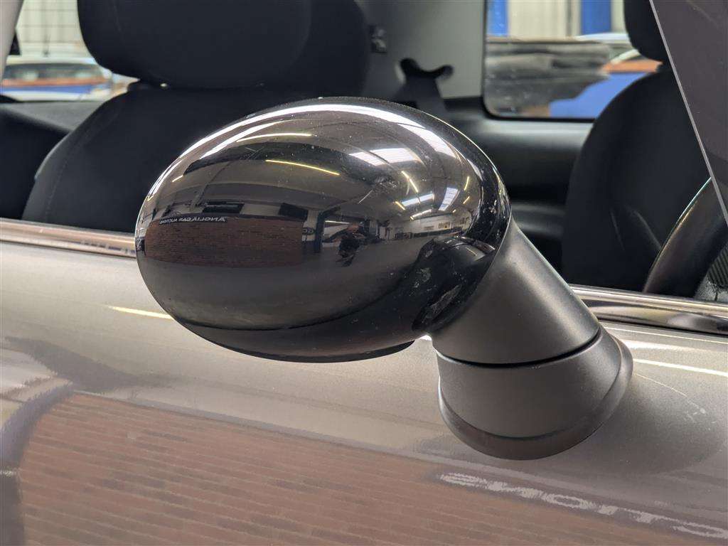 <p>2010 MINI COOPER GRAPHITE</p>