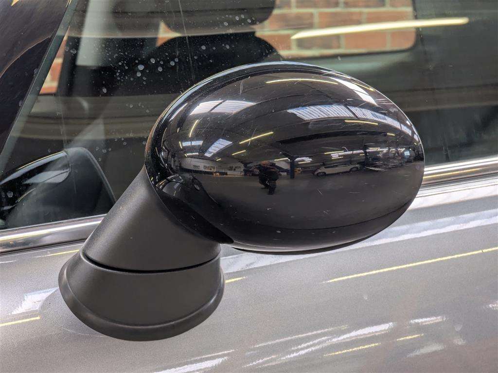 <p>2010 MINI COOPER GRAPHITE</p>