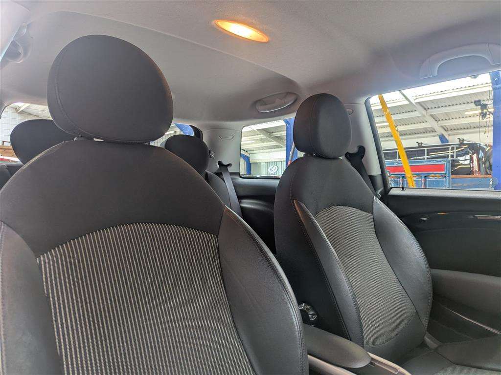 <p>2010 MINI COOPER GRAPHITE</p>