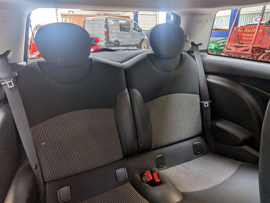 <p>2010 MINI COOPER GRAPHITE</p>