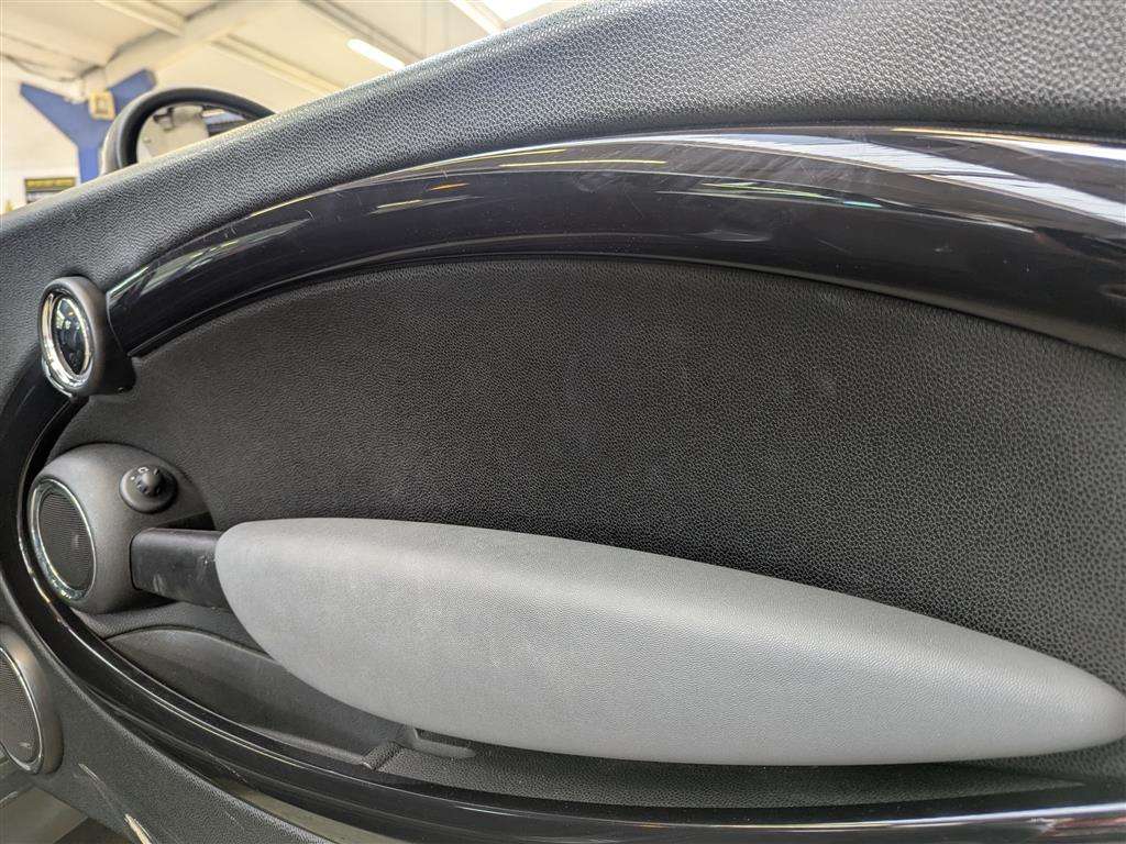 <p>2010 MINI COOPER GRAPHITE</p>