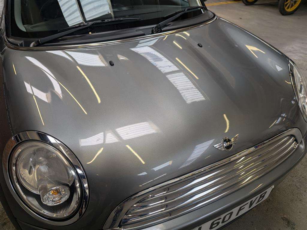 <p>2010 MINI COOPER GRAPHITE</p>