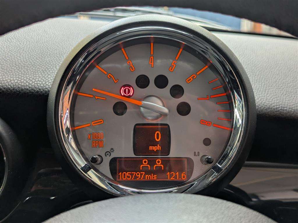 <p>2010 MINI COOPER GRAPHITE</p>