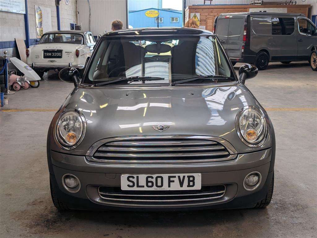 <p>2010 MINI COOPER GRAPHITE</p>