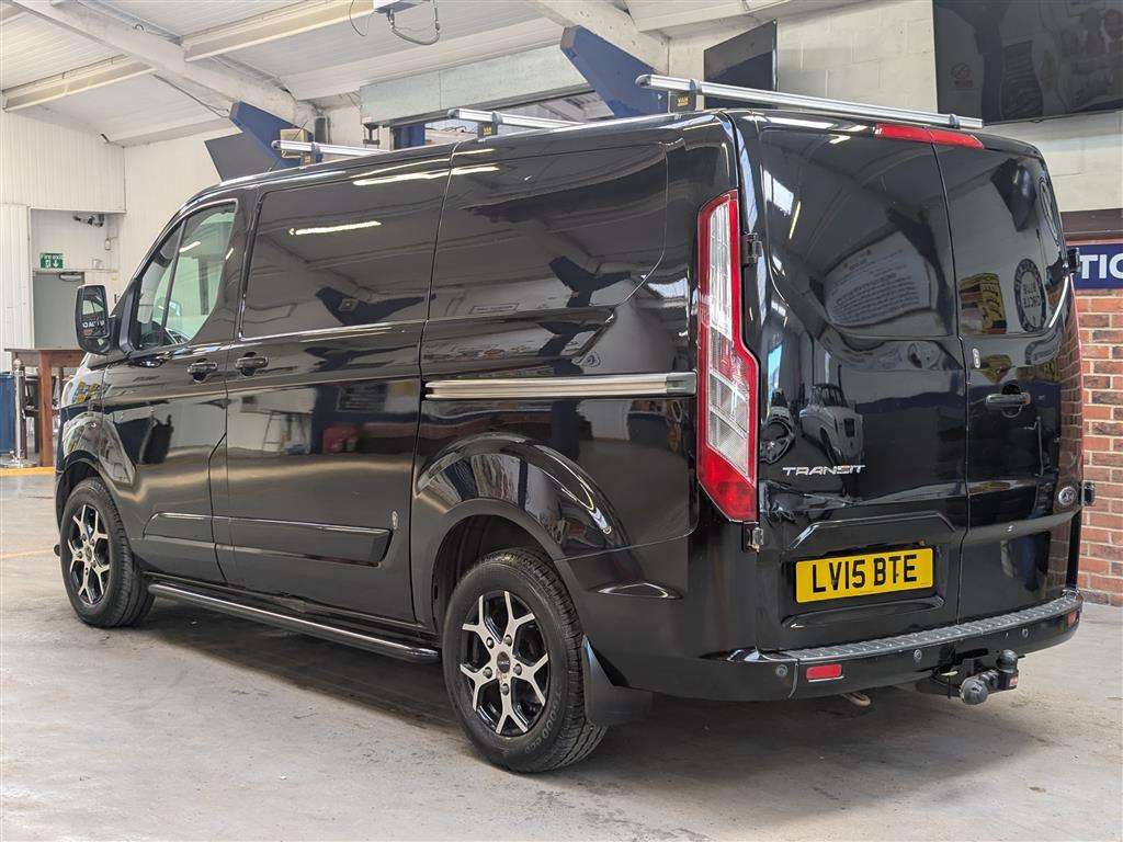 <p>2015 FORD TRANSIT CUSTOM 270 LTD E-</p>