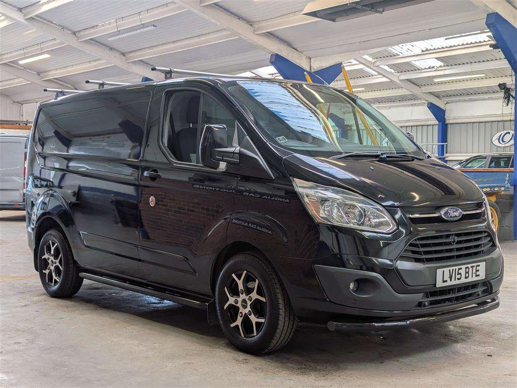 <p>2015 FORD TRANSIT CUSTOM 270 LTD E-</p>