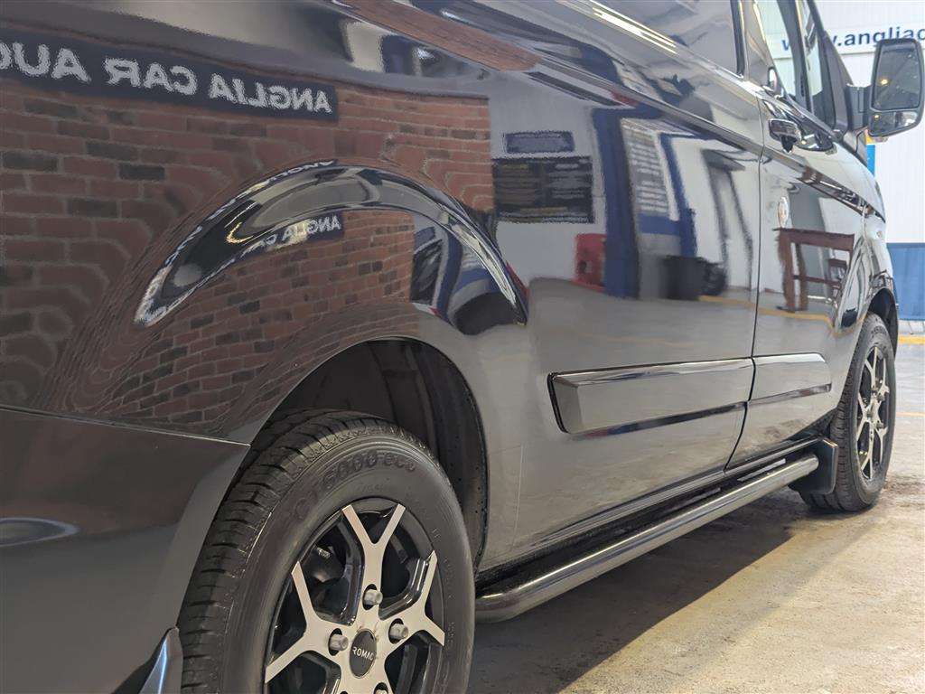 <p>2015 FORD TRANSIT CUSTOM 270 LTD E-</p>