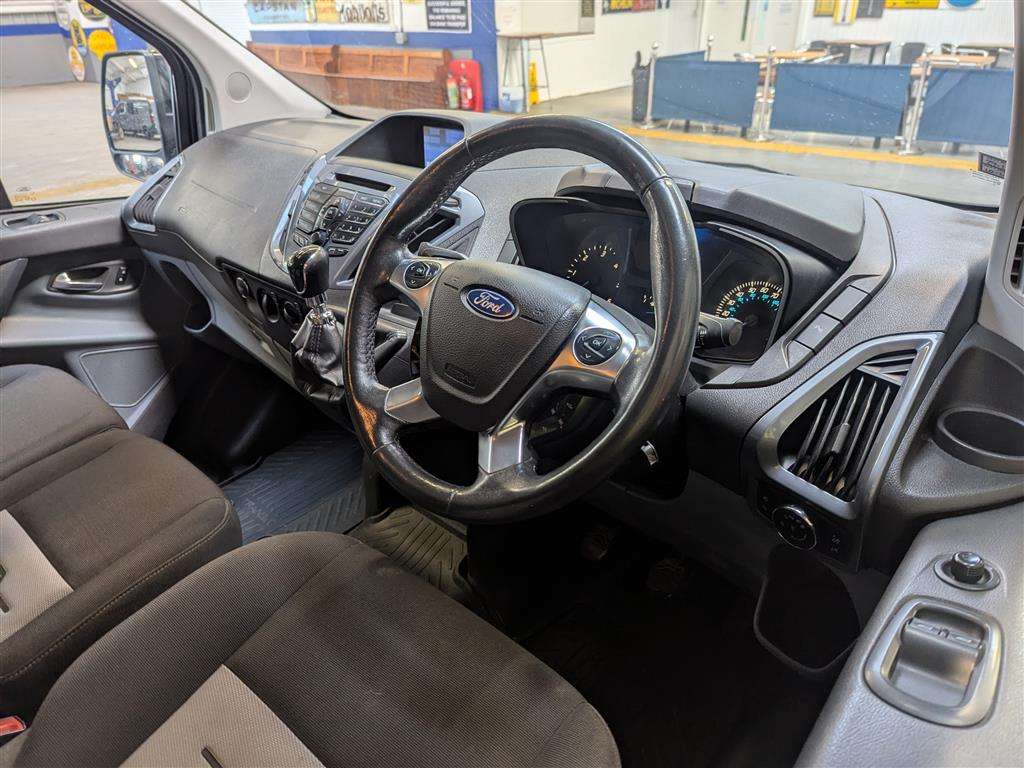 <p>2015 FORD TRANSIT CUSTOM 270 LTD E-</p>