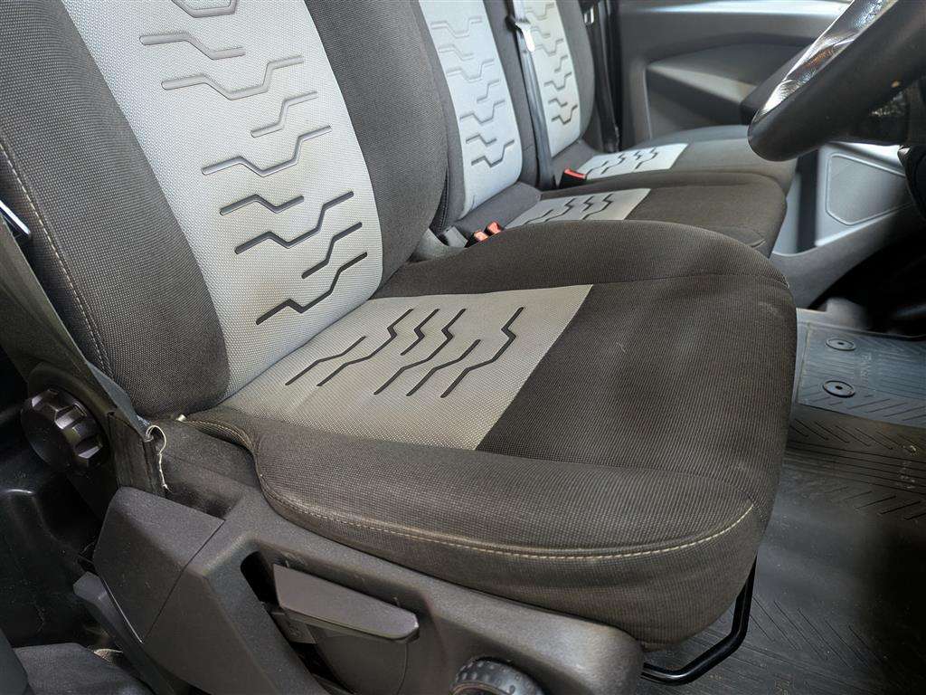 <p>2015 FORD TRANSIT CUSTOM 270 LTD E-</p>