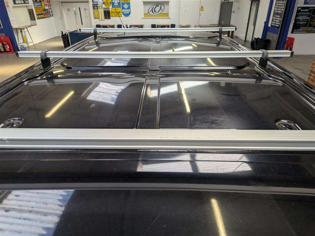 <p>2015 FORD TRANSIT CUSTOM 270 LTD E-</p>