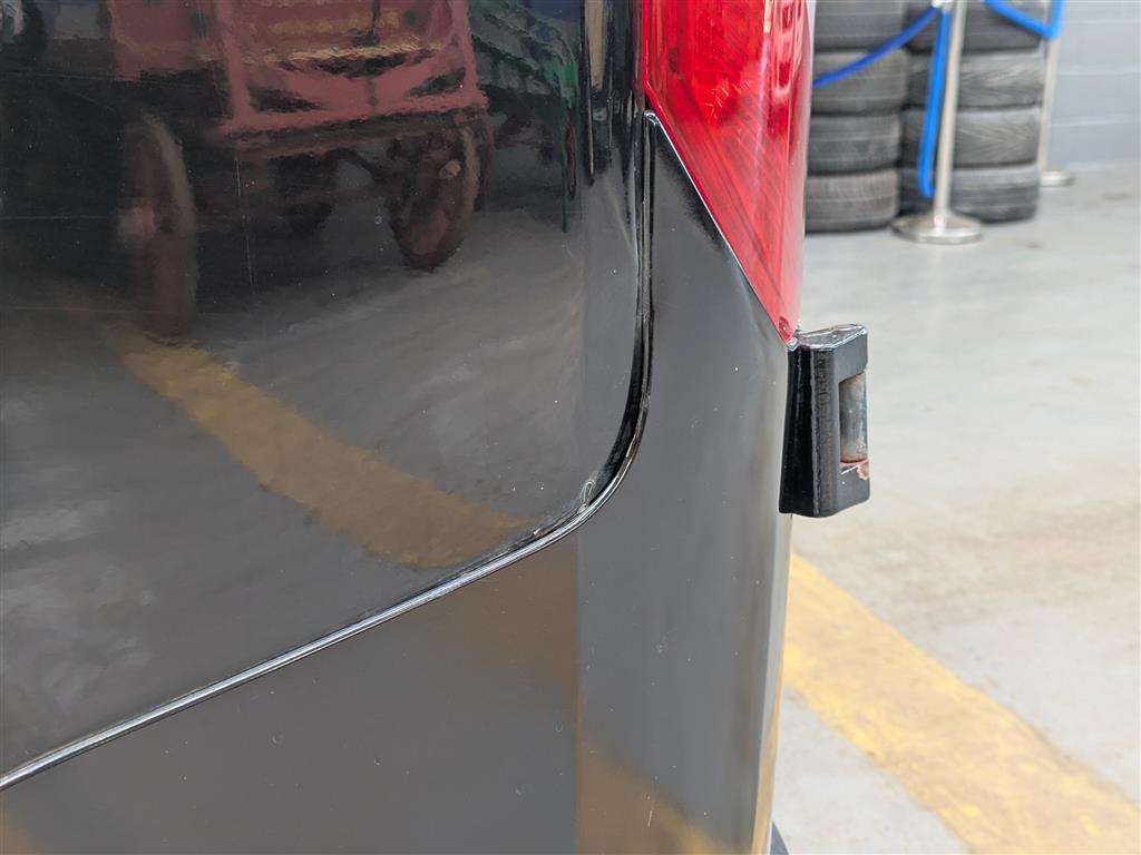 <p>2015 FORD TRANSIT CUSTOM 270 LTD E-</p>