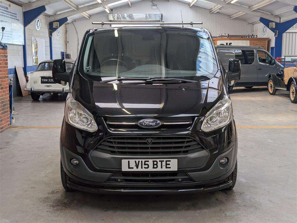 <p>2015 FORD TRANSIT CUSTOM 270 LTD E-</p>