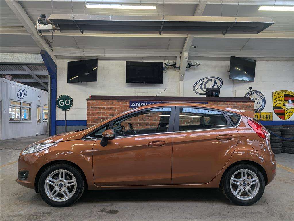 <p>2013 FORD FIESTA ZETEC</p>
